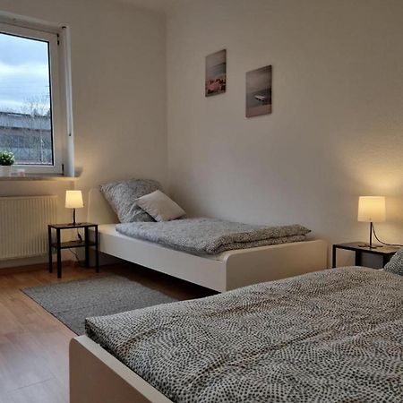 Moeblierte 3 Zimmer Apartment - Mit Smart Tv, Wlan Und Kostenfreie Parkplaetze Schloss Holte-Stukenbrock Bagian luar foto