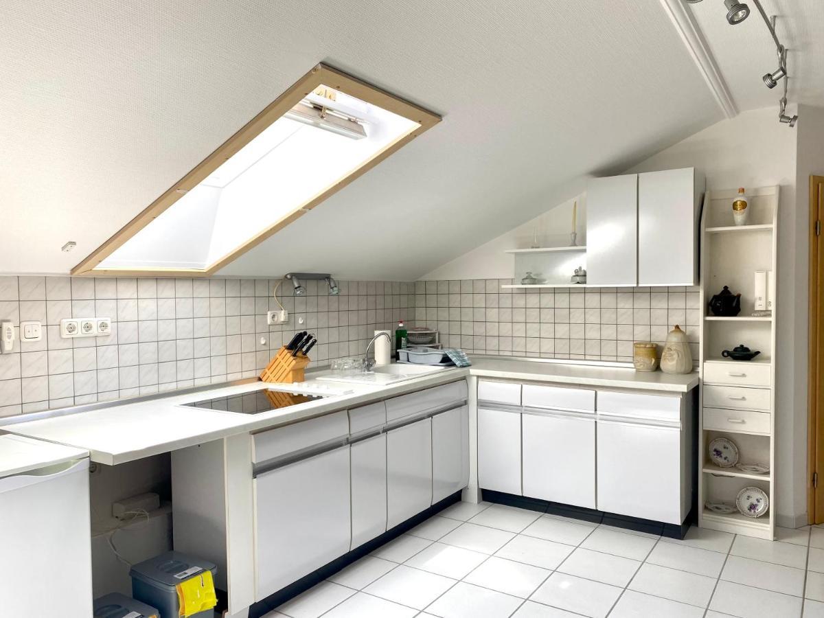 Moeblierte 3 Zimmer Apartment - Mit Smart Tv, Wlan Und Kostenfreie Parkplaetze Schloss Holte-Stukenbrock Bagian luar foto