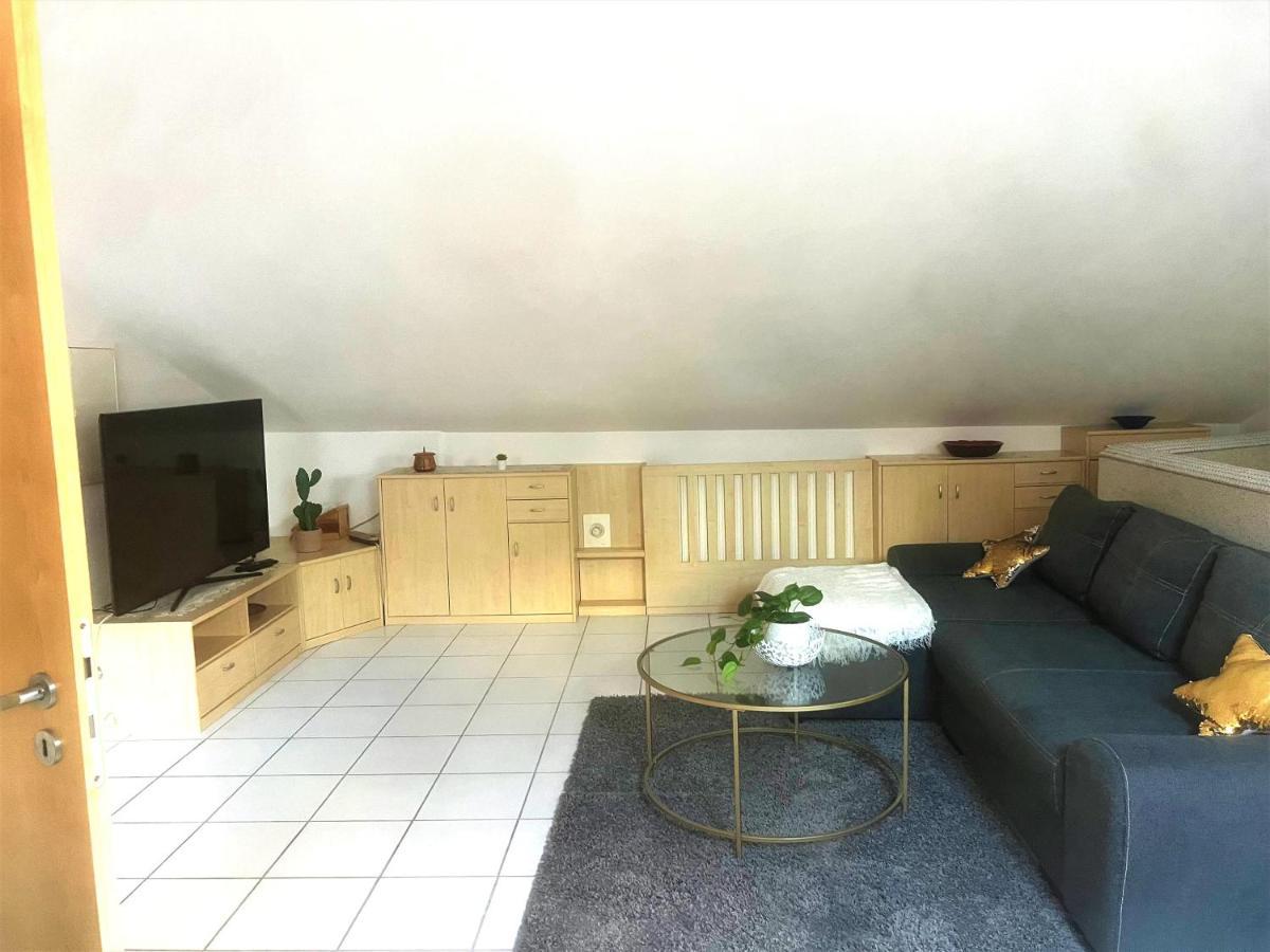 Moeblierte 3 Zimmer Apartment - Mit Smart Tv, Wlan Und Kostenfreie Parkplaetze Schloss Holte-Stukenbrock Bagian luar foto